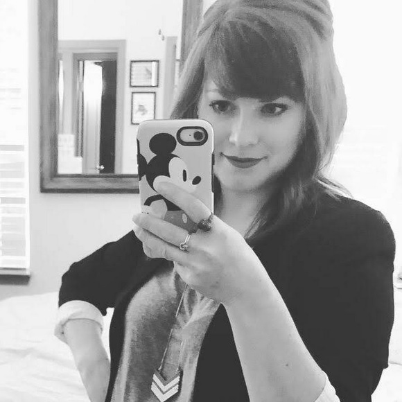 Meet your Posher, Courtney - Picture 1 of 1